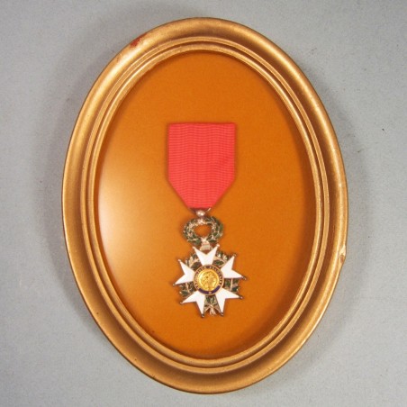 MEDAILLE DE CHEVALIER DE L'ORDRE DE LA LEGION D'HONNEUR 3 ème REPUBLIQUE ENCADREE