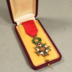 MEDAILLE DEMI TAILLE DE CHEVALIER DE L'ORDRE DE LA LEGION D'HONNEUR 3 ème REPUBLIQUE EN BOITE 