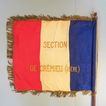 CROIX ROUGE FRANCAISE FANION DE L'UNION DES FEMMES FRANCAISES SECTION DE CREMIEU DANS L'ISERE