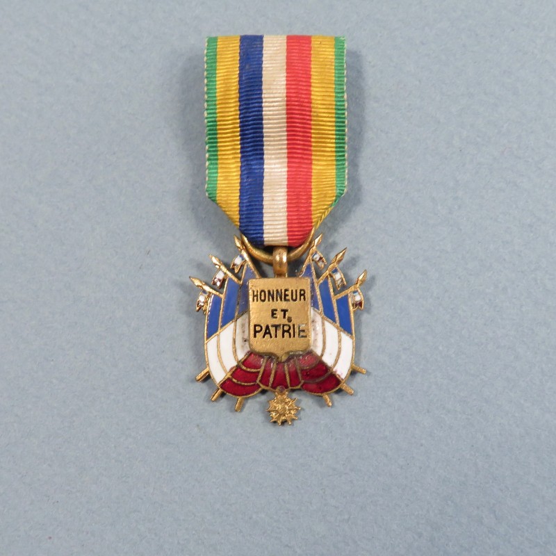 MEDAILLE DES ANCIENS COMBATTANTS DE LA GUERRE DE 1870-1871 HONNEUR ET PATRIE