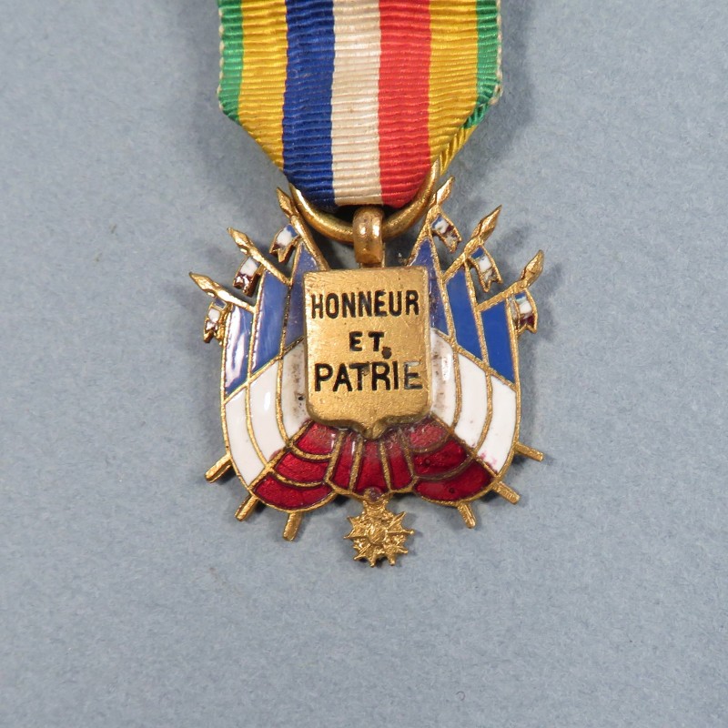 MEDAILLE DES ANCIENS COMBATTANTS DE LA GUERRE DE 1870-1871 HONNEUR ET PATRIE