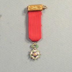 REDUCTION DE LA MEDAILLE DE CHEVALIER DE L'ORDRE DE LA LEGION D'HONNEUR 4 ème REPUBLIQUE °