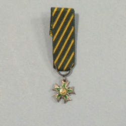 REDUCTION DE LA MEDAILLE DE CHEVALIER DE L'ORDRE DU MERITE COMBATTANT °