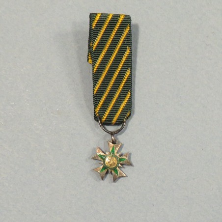 REDUCTION DE LA MEDAILLE DE CHEVALIER DE L'ORDRE DU MERITE COMBATTANT EN ARGENT POINCONNE °