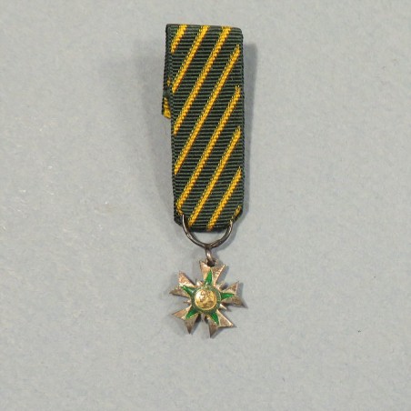 REDUCTION DE LA MEDAILLE DE CHEVALIER DE L'ORDRE DU MERITE COMBATTANT °