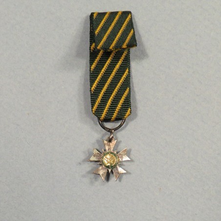 REDUCTION DE LA MEDAILLE DE CHEVALIER DE L'ORDRE DU MERITE COMBATTANT °