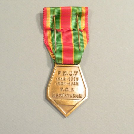 FRANCE MEDAILLE DES COMBATTANTS VOLONTAIRES F.N.C.V. 1914-1918 1939-1945 T.OE. ET DE LA RESISTANCE