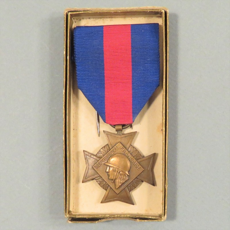 MEDAILLE CROIX DES SERVICES MILITAIRES VOLONTAIRES CLASSE BRONZE EN BOITE