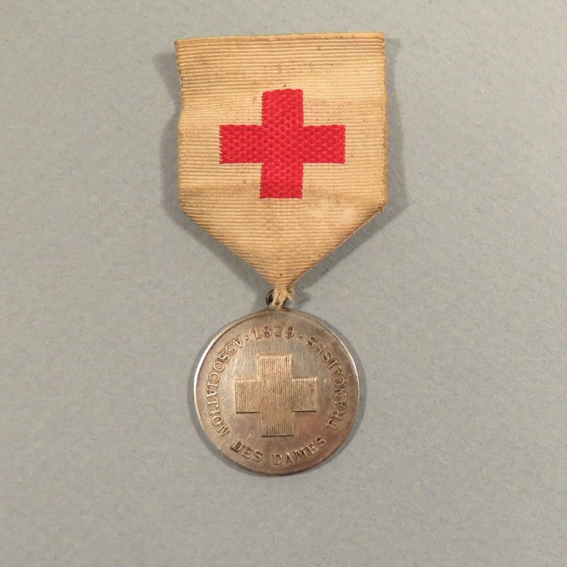 MEDAILLE DE LA CROIX ROUGE ADF ASSOCIATION DES DAMES DE FRANCE 1879 INFIRMIERE CRF