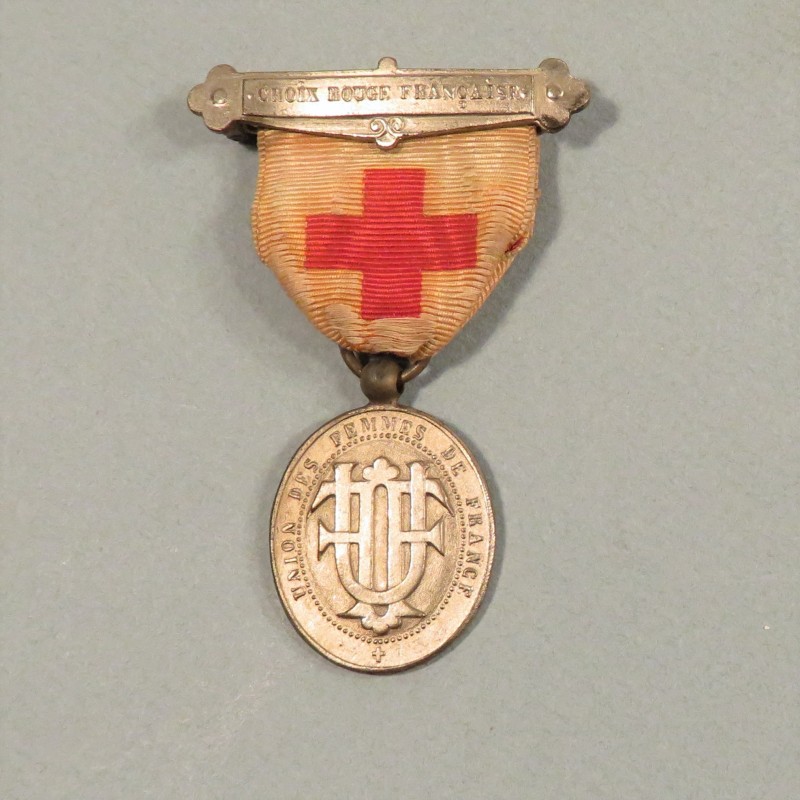 MEDAILLE DE LA CROIX ROUGE UFF UNION DES FEMMES DE FRANCE INFIRMIERE AVEC BARRETTE DE LA CRF