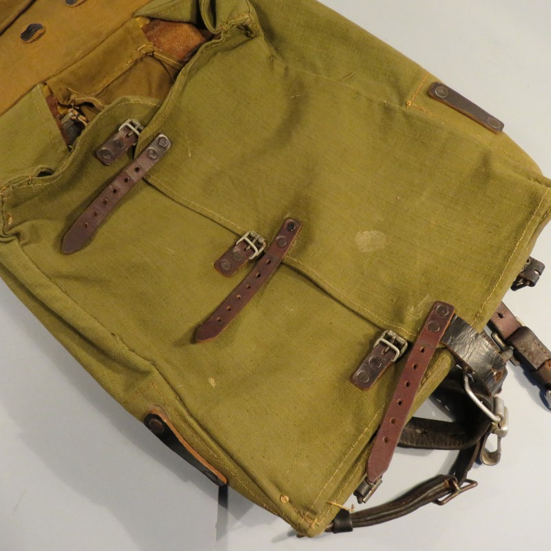 SAC A DOS ALLEMAND HAVRESAC MODELE 1944 RIVETE SAC A DOS POILES DE VACHE AVEC BRETELLES ET REGIMENTEES