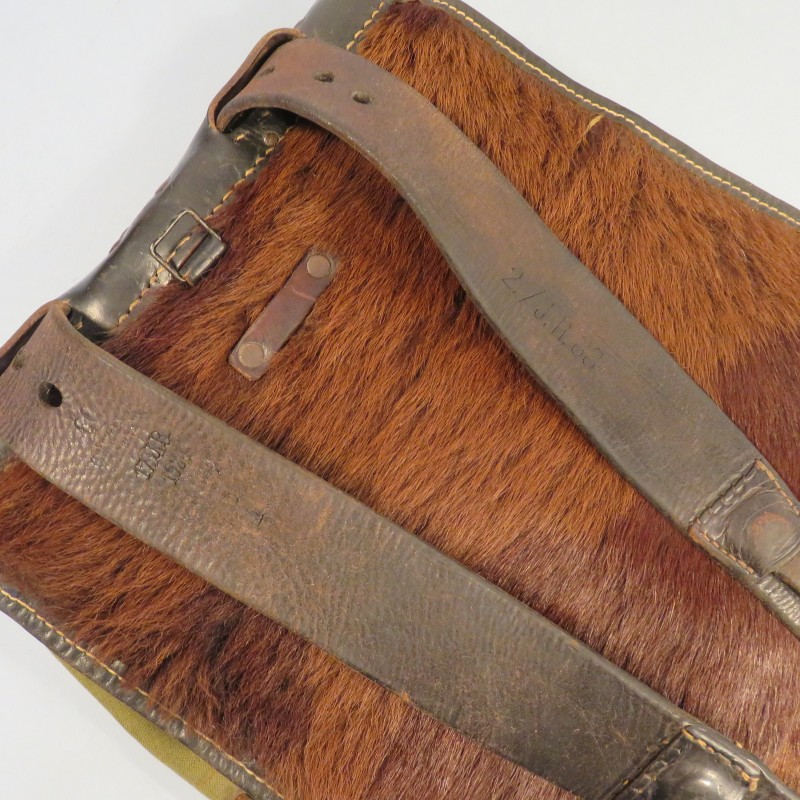 SAC A DOS ALLEMAND HAVRESAC MODELE 1944 RIVETE SAC A DOS POILES DE VACHE AVEC BRETELLES ET REGIMENTEES