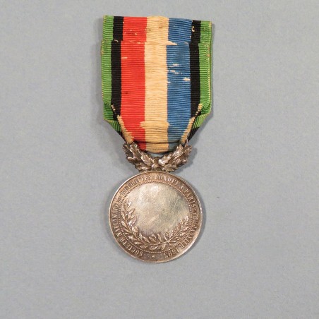 MEDAILLE DES VETERANS DES ARMEES DE TERRE ET DE MER 1870-1871 FONDEE A PARIS EN 1893