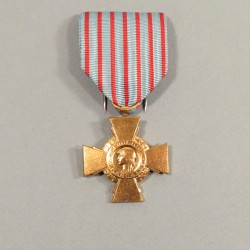 FRANCE CROIX DU COMBATTANT MEDAILLE MILITAIRE BRONZE DORE