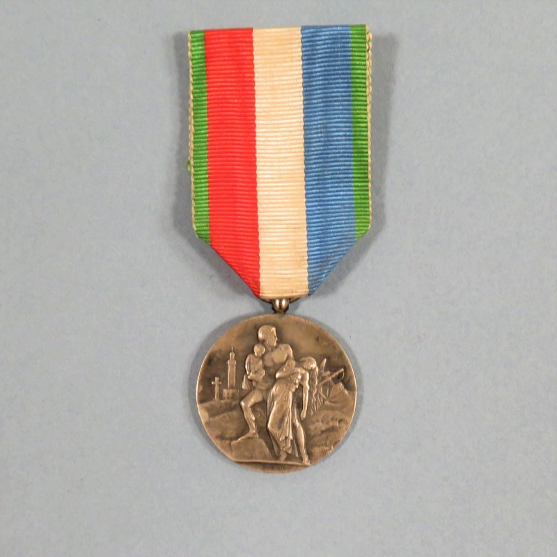 MEDAILLE EN ARGENT DE LA FEDERATION DES SOCIETES DE SAUVETAGE JOUTE ET NATATION DU S.E.