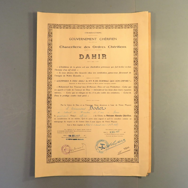 MAROC ENSEMBLE 2 DIPLOMES DE LA MEDAILLE D'OFFICIER DE L'ORDRE DU OUISSAM ALAOUITE EN FRANCAIS ET MAROCAIN ATTRIBUE EN 1937 °