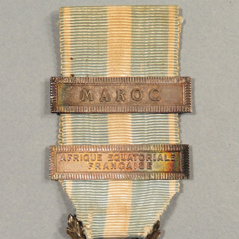 MEDAILLE COLONIALE BELIERE BIFACE AVEC BARRETTES AFRIQUE EQUATORIALE FRANCAISE AEF ET MAROC FABRICATION ARTHUS BERTRAND