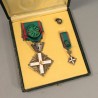 ITALIE ENSEMBLE DE MEDAILLE ET SA REDUCTION D'OFFICIER DE L'ORDRE DU MERITE ITALIEN ENTRE 1951 ET 2002