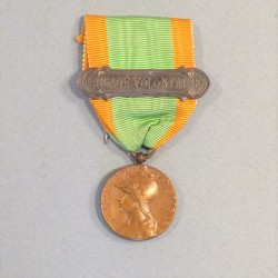 MEDAILLE DES ENGAGES VOLONTAIRES JETON EPAIS GRAVEUR A RIVET AVEC BARRETTE ENGAGE VOLONTAIRE