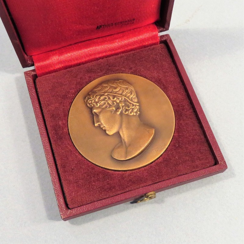 MEDAILLE EN BRONZE JEUNESSE ET SPORTS OFFERT PAR LE MINISTRE POINCONNE BRONZE DIAMETRE 5.1 DANS SON COFFRET ANNEES 1930 1950