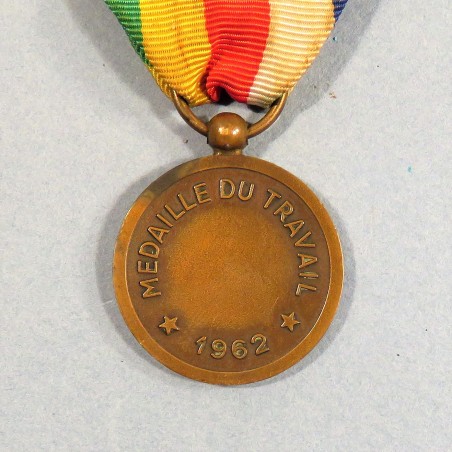 CENTRAFRIQUE MEDAILLE DE QUATRIEME CLASSE DE L'ORDRE DU TRAVAIL DE L'EMPIRE CENTRAFRICAIN BOKASSA °