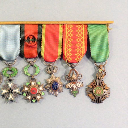 BARRETTE DE 9 REDUCTIONS D'UN ANCIEN OFFICIER OU ADMINISTRATEUR DES COLONIESLIBAN CEDRE CAMBOGE SOWATHARA MILLION D'ELEPHANS °