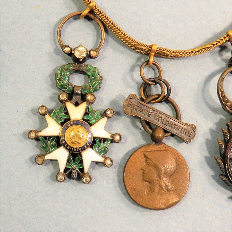BARRETTE OU CHAINETTE DE 4 REDUCTIONS LEGION D'HONNEUR ET PALMES ACADEMIQUES MODELES LUXE AVEC BRILLANTS ANCIEN 70-71 °
