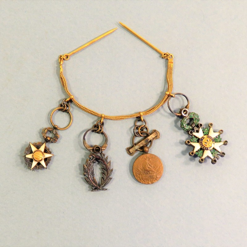 BARRETTE OU CHAINETTE DE 4 REDUCTIONS LEGION D'HONNEUR ET PALMES ACADEMIQUES MODELES LUXE AVEC BRILLANTS ANCIEN 70-71 °