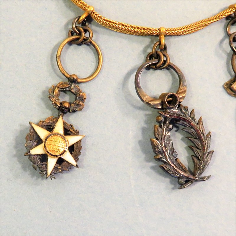 BARRETTE OU CHAINETTE DE 4 REDUCTIONS LEGION D'HONNEUR ET PALMES ACADEMIQUES MODELES LUXE AVEC BRILLANTS ANCIEN 70-71 °