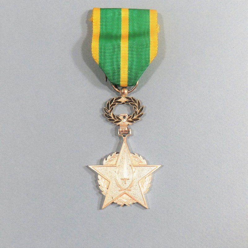 BURUNDI MEDAILLE DE CHEVALIER DE L'ORDRE DE L'EPEE OU MERITE MILITAIRE ORDER OF SWORD MILITARY MERIT °