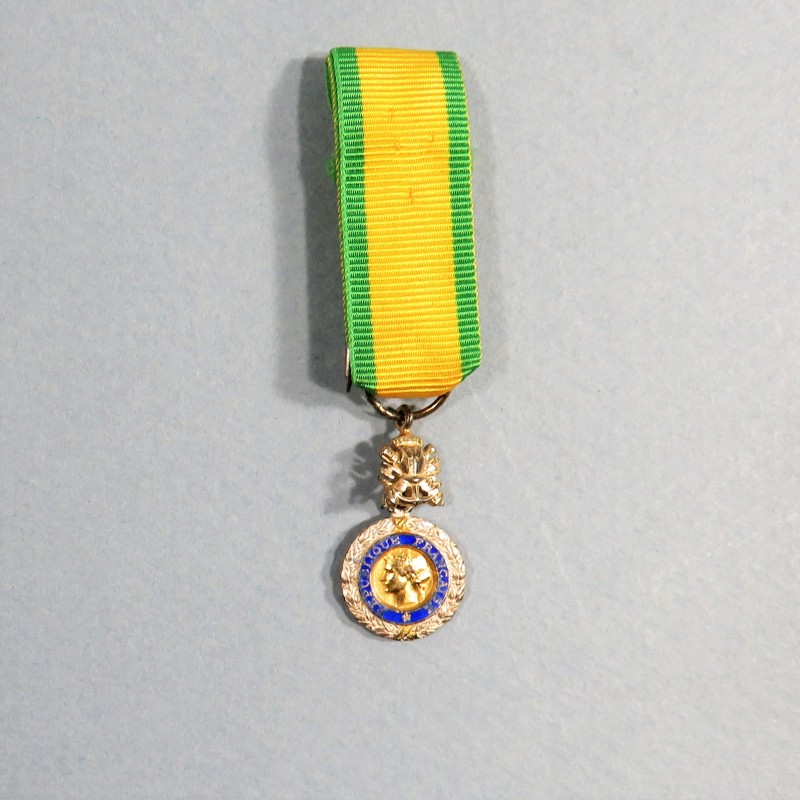 FRANCE REDUCTION DE LA MEDAILLE MILITAIRE CINQUIEME REPUBLIQUE VALEUR ET DISCIPLINE EN ARGENT