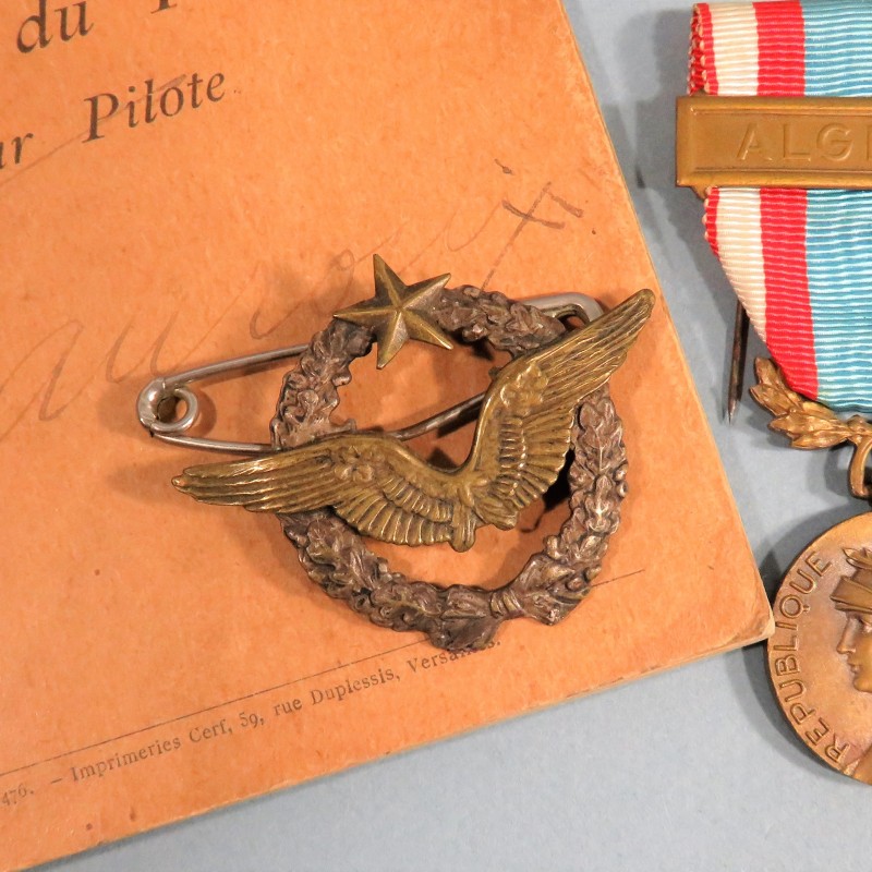 ENSEMBLE PILOTE GUERRE ALGERIE NOMBREUSES CITATION MEDAILLE DU SERVICE DE SANTE DE L'AIR ATTRIBUEE INSIGNE BREVET RAPPEL