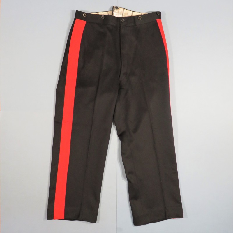 PANTALON NOIR A BANDES ROUGES MODELE 1931 POUR OFFICIER DES SAPEURS POMPIERS DATE 1941