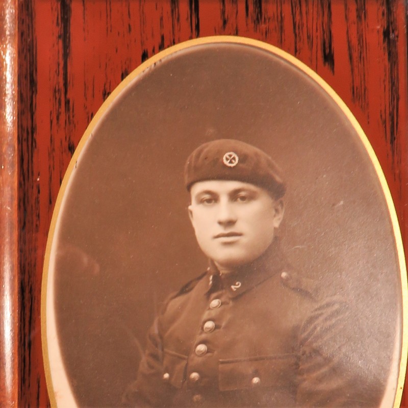 CADRE AVEC PHOTO CARTE POSTALE D'UN "AVIATEUR" SOLDAT DU 2 ème REGIMENT D'AVIATION GUERRE 1914 1918