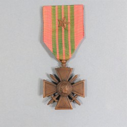 CROIX DE GUERRE 1939-1945 AVEC 1 ETOILE POUR UNE CITATION A L'ORDRE DU REGIMENT DATE AU DOS 1939 1945