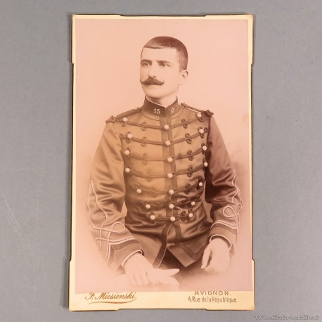 GRANDE PHOTO CARTONNEE D'UN OFFICIER SOUS LIEUTENANT DU 13 ème REGIMENT D'ARTILLERIE VERS 1900 1914