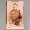 GRANDE PHOTO CARTONNEE D'UN OFFICIER SOUS LIEUTENANT DU 13 ème REGIMENT D'ARTILLERIE VERS 1900 1914