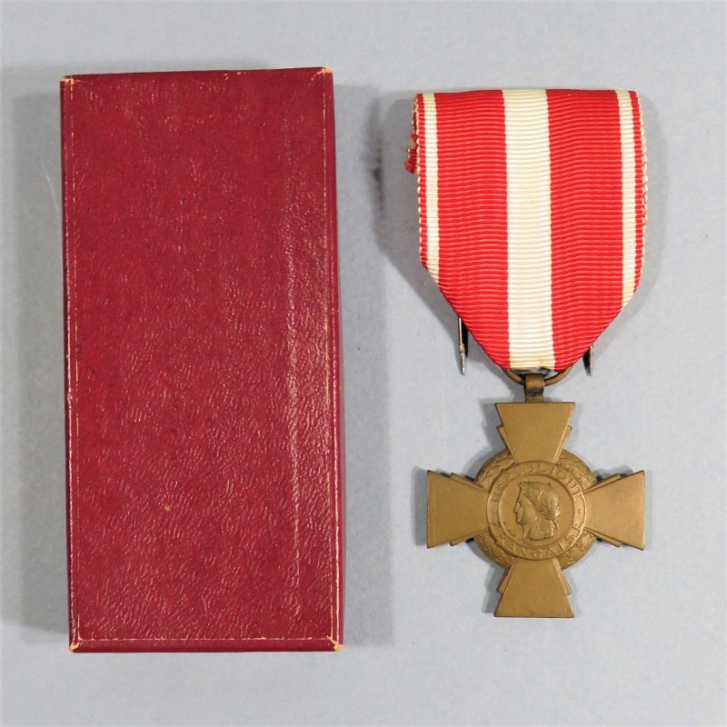 FRANCE MEDAILLE CROIX DE LA VALEUR MILITAIRE FRENCH CROSS FOR MILITARY VALOR EN BOITE