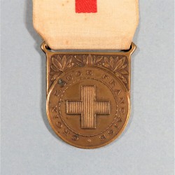MEDAILLE DE LA CROIX ROUGE ATTRIBUEE A UNE INFIRMIERE EN 1947