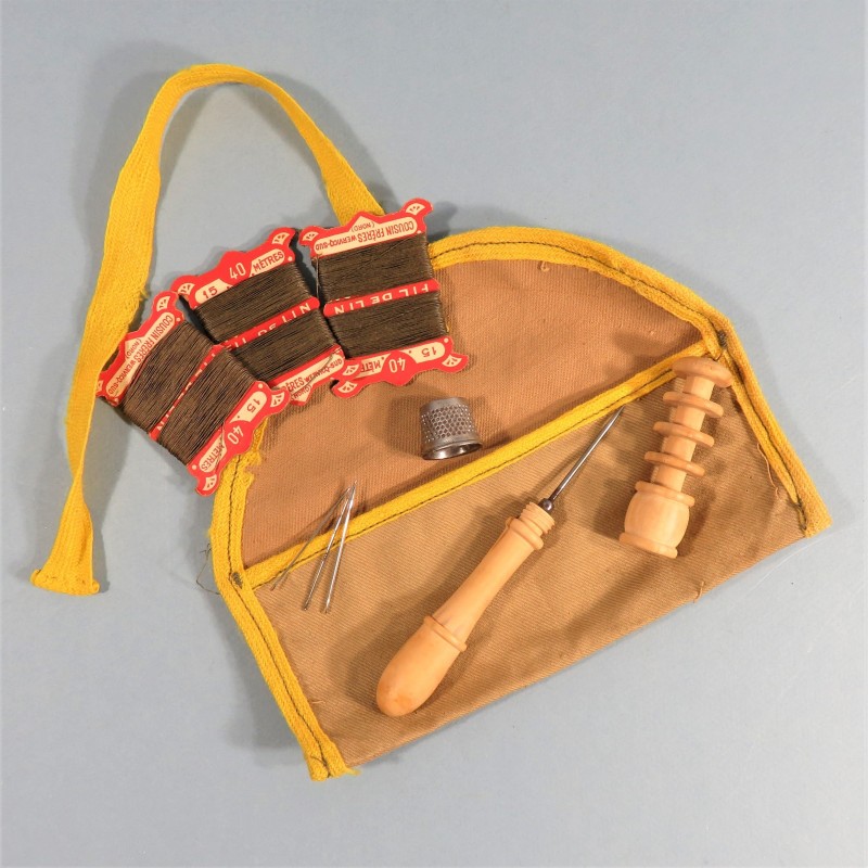 TROUSSE DE COUTURE MILITAIRE DES TROUPES COLONIALES POUR TIRAILLEURS OU RICM SECONDE GUERRE