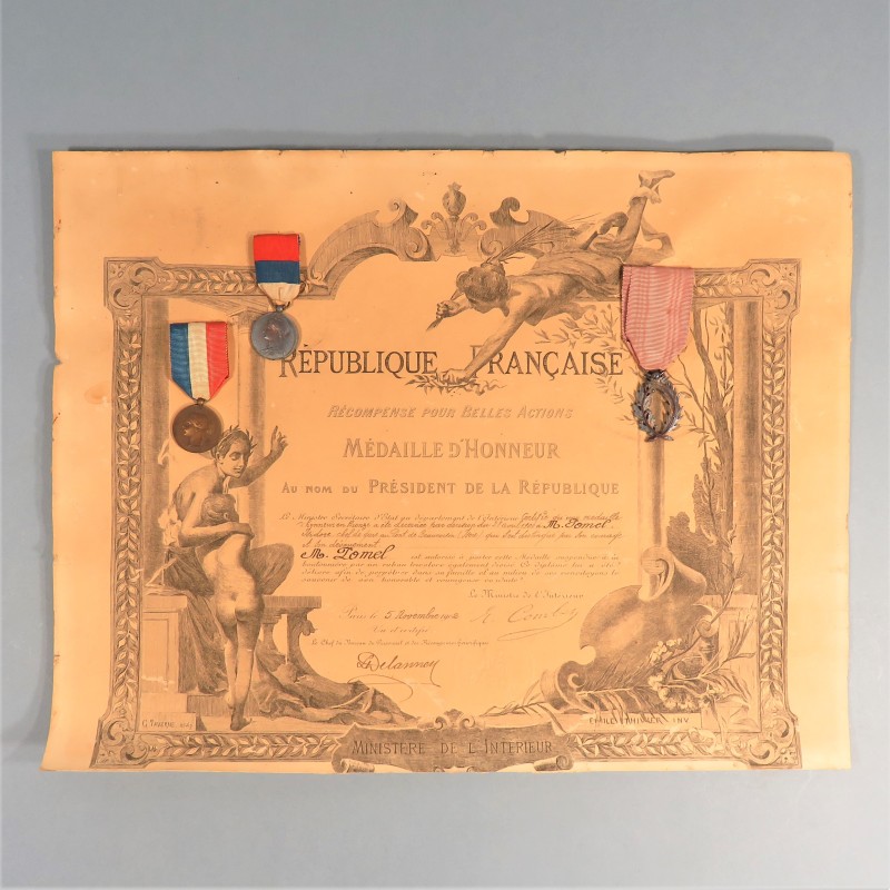 DIPLOME ET MEDAILLES MEDAILLE D'HONNEUR POUR UN CHEF DE GARE EN 1900 AU PONT DE BEAUVOISIN DANS L'ISERE