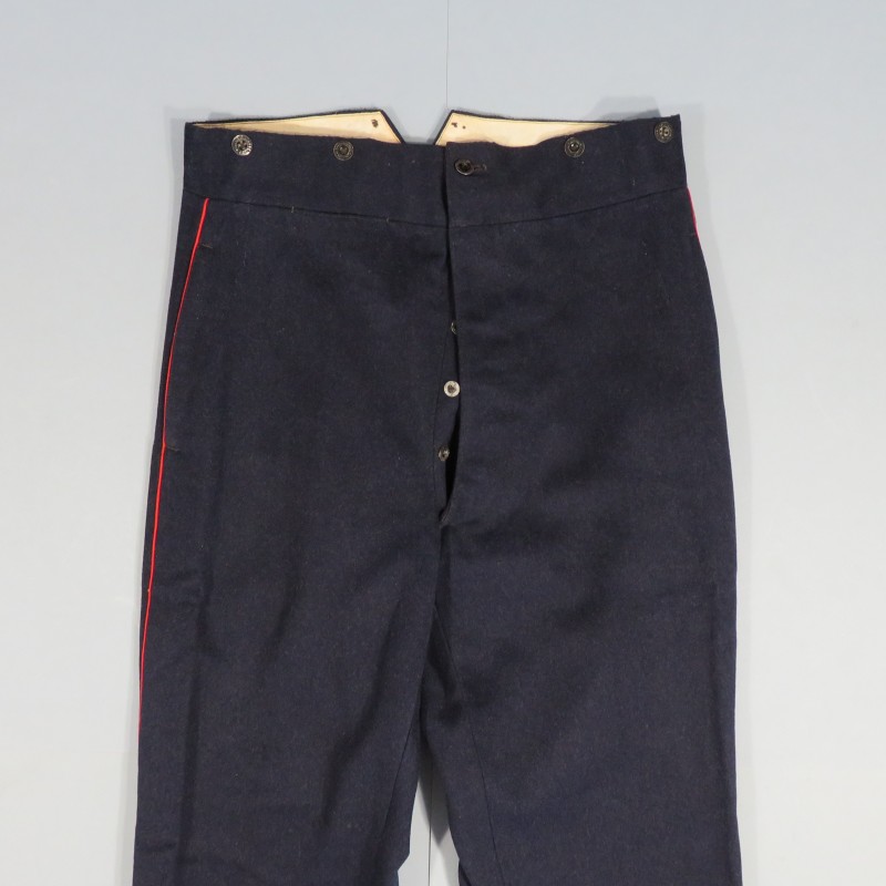 PANTALON TROUPE BLEU A SOUTACHES ROUGE POUR SAPEURS POMPIERS OU INFANTERIE COLONIALE 1900 OU 1931