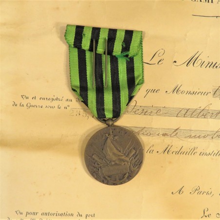 DIPLOME ET MEDAILLES ANCIENS COMBATTANTS GUERRE DE 1870 1871 ATTRIBUEE A UN SOLDAT DE LA GARDE NATIONALE MOBILE D'EURE ET LOIRE