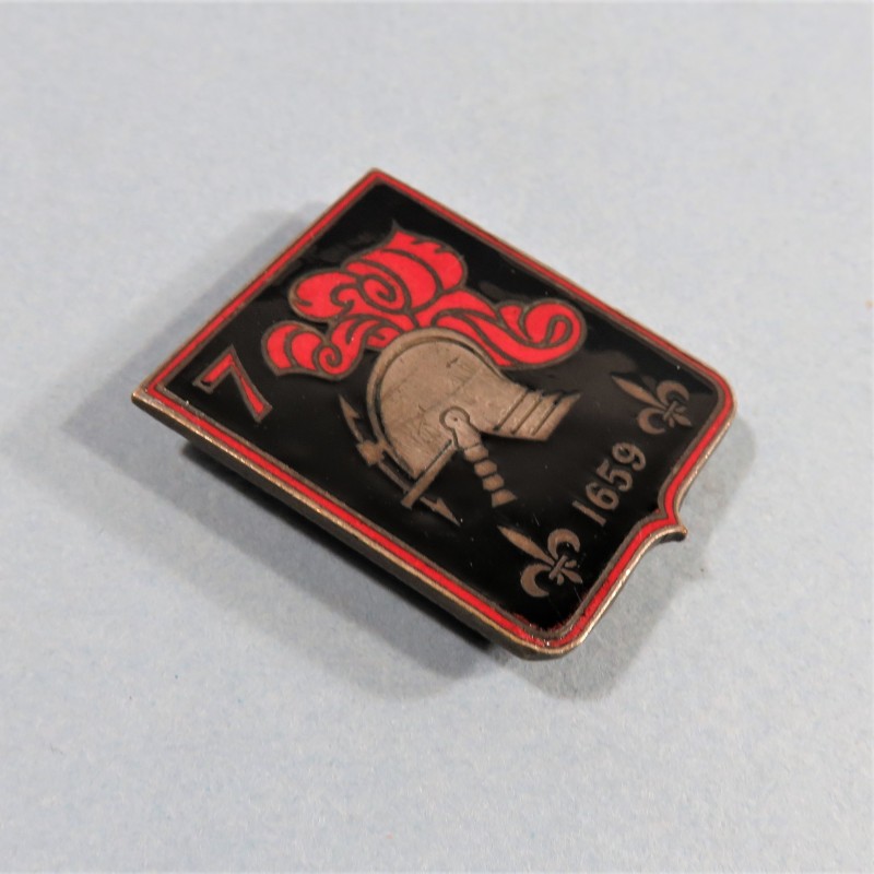 INSIGNE MILITAIRE 7 ème REGIMENT DE CUIRASSIERS FABRICATION  DRAGO BERANGER PERIODE LIBERATION INDOCHINE