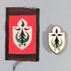 ENSEMBLE INSIGNES METALIQUE ET TISSU 19 éme D.I. DIVISION D'INFANTERIE ANNEES 1950 1960 DRAGO PARIS