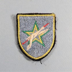 INSIGNE MILITAIRE TISSU 2 ème DIVISION D'INFANTERIE MAROCAINE DIM MONTE AVEC CROCHETS HAUTEUR 5.5 cm