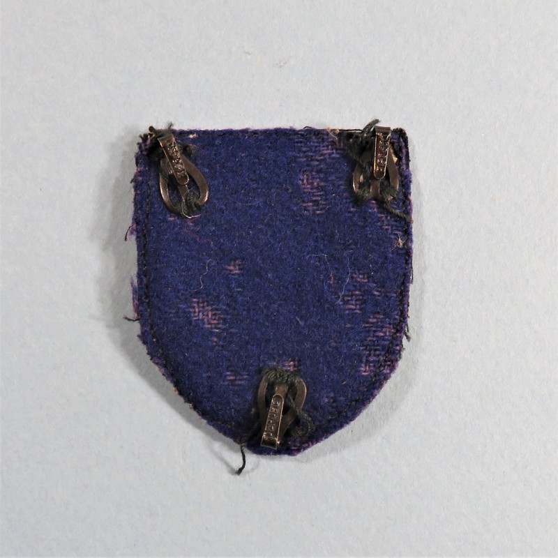 INSIGNE MILITAIRE TISSU 2 ème DIVISION D'INFANTERIE MAROCAINE DIM MONTE AVEC CROCHETS HAUTEUR 5.5 cm