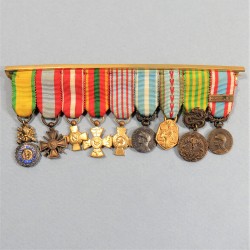 BARRETTE DE 9 REDUCTIONS DES MEDAILLES MILITAIRES D'UN ANCIEN DE LA SECONDE GUERRE COLONIAL INDOCHINE ALGERIE °