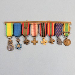 BARRETTE DE 8 REDUCTIONS MEDAILLES MILITAIRES D'UN ANCIEN DE LA SECONDE GUERRE ENGAGE VOLONTAIRE RESISTANT FRANCE LIBRE °