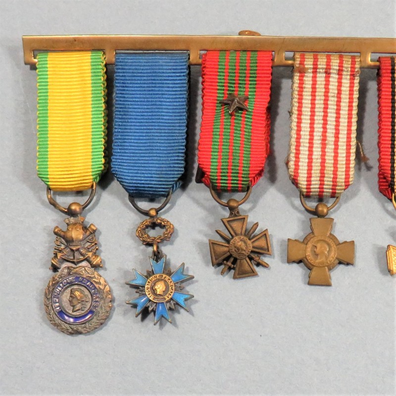 BARRETTE DE 8 REDUCTIONS MEDAILLES MILITAIRES D'UN ANCIEN DE LA SECONDE GUERRE ENGAGE VOLONTAIRE RESISTANT FRANCE LIBRE °